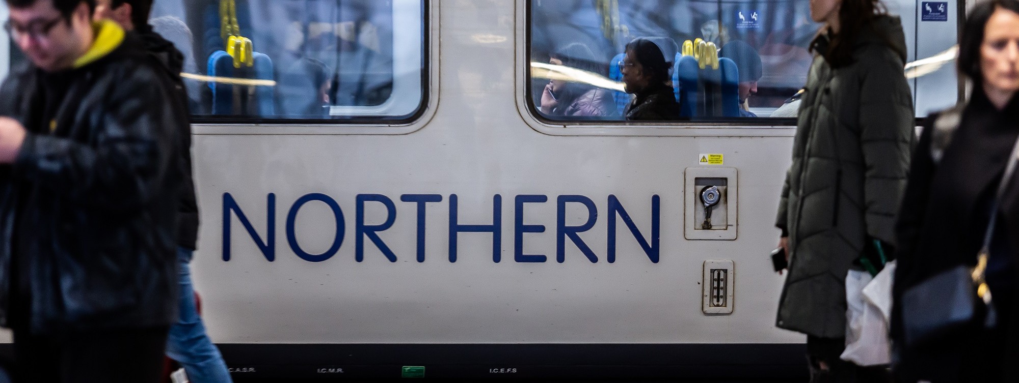 image-shows-northern-service-with-customers-on-aboard